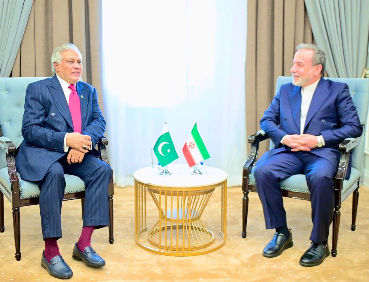 FM Dar, Araghchi