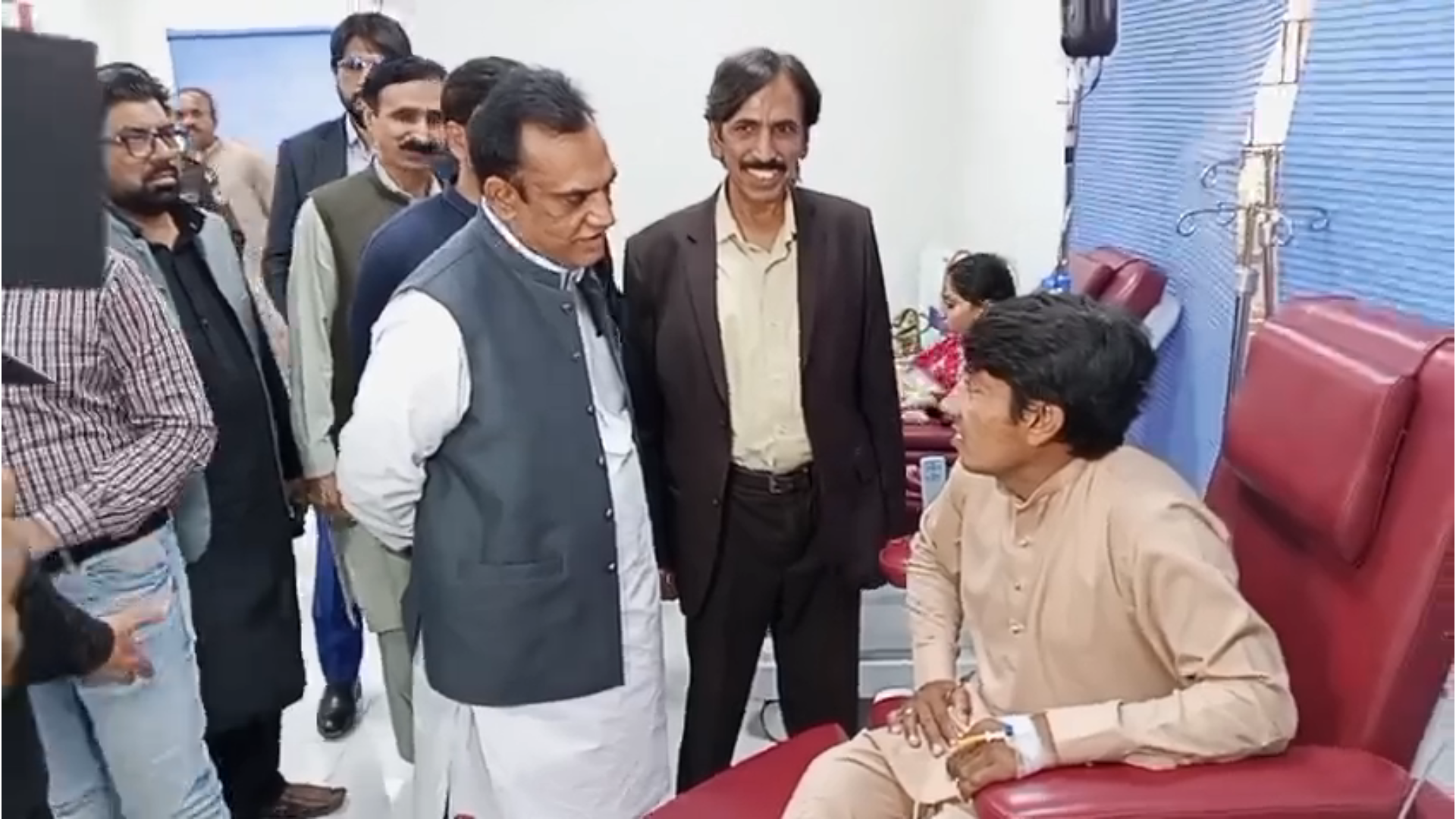 commissioner-sargodha hafiz shokat