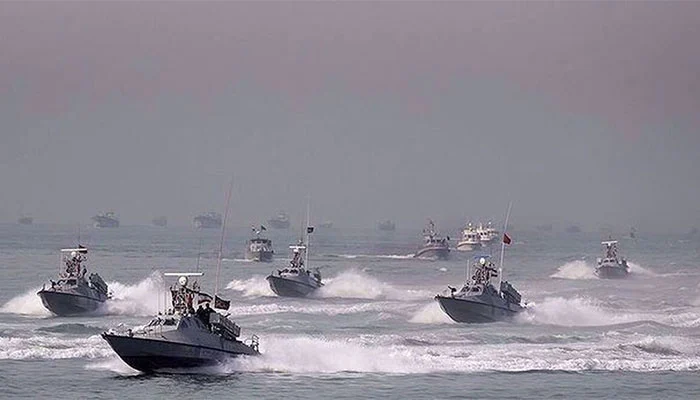 ships in hormuz