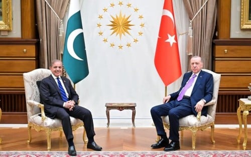 tayyip-erdoğan-with-shehbaz-sharif