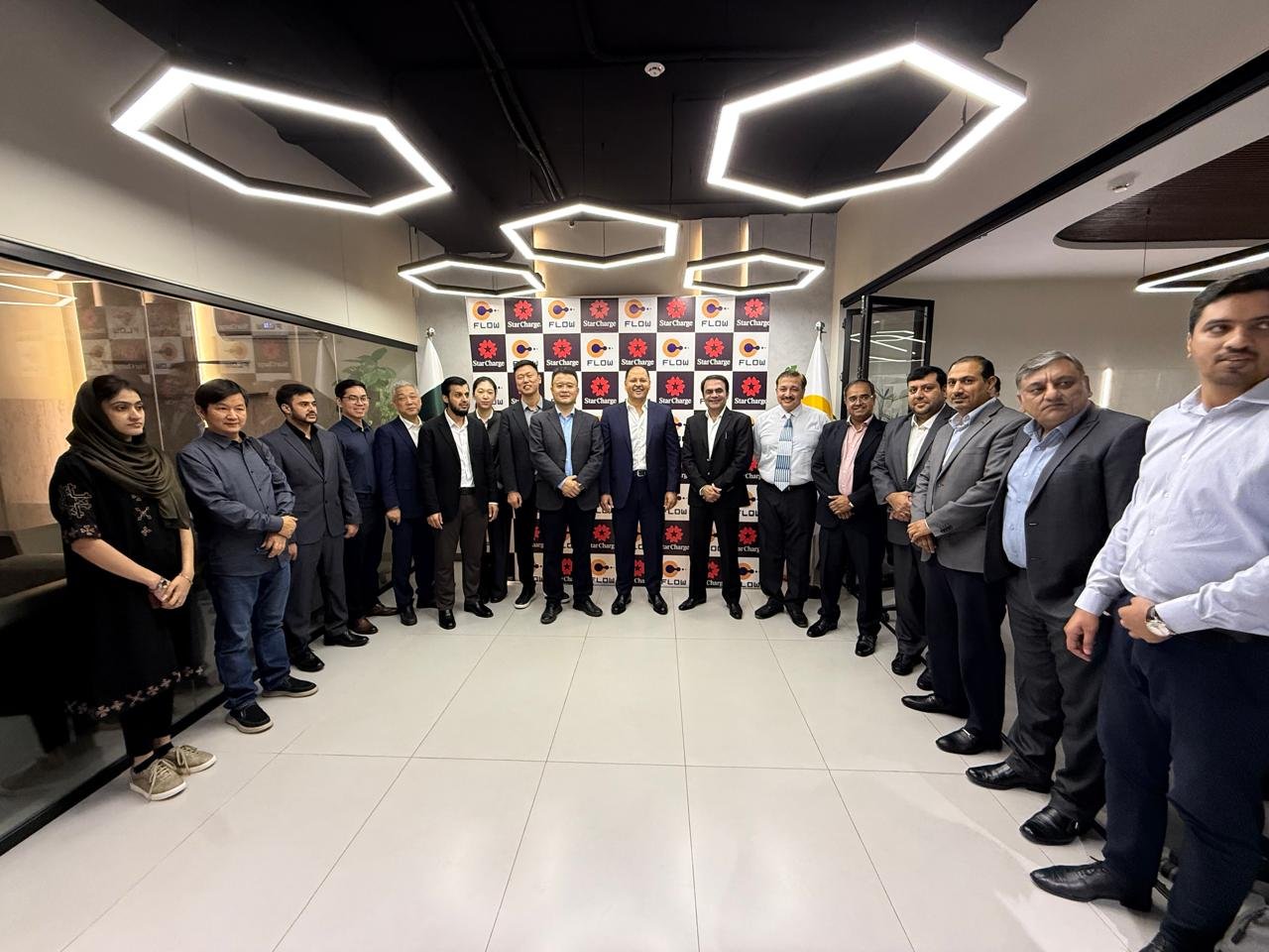 StarCharge Pakistan and Flow Petroleum Explore Strategic Partnership